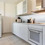 Διαμέρισμα Sunny Escape, Parque Santiago 2 *